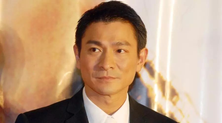 怼脸拍素颜女明星,女明星高清怼脸素颜镜头