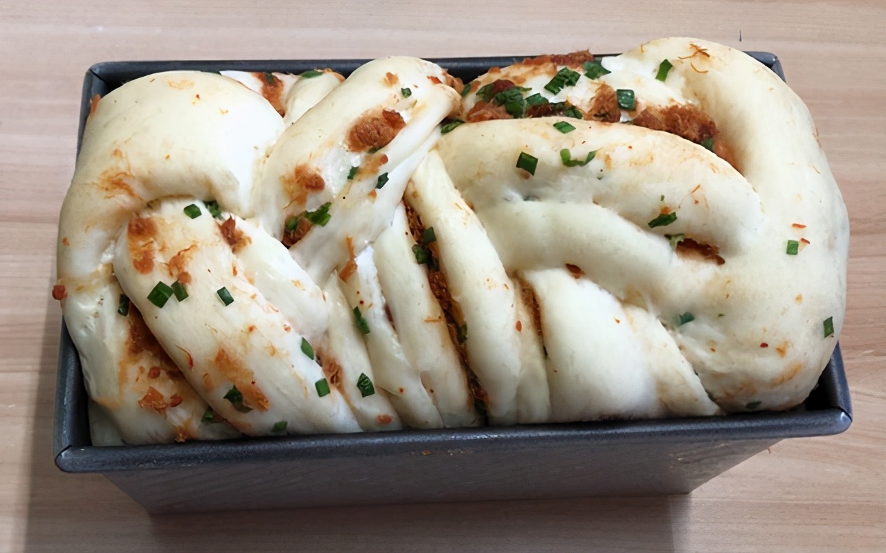 手撕软面包营养早餐奶香味大,手撕肉松面包超级松软全家的最爱