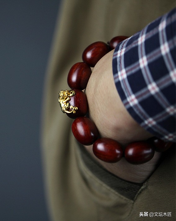 玩紫檀戴什么手套,紫檀手串一般几个珠子