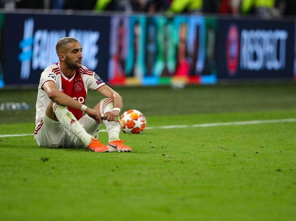 这像极了人生的足球还有新的一天,美好和悲伤的故事还会继续