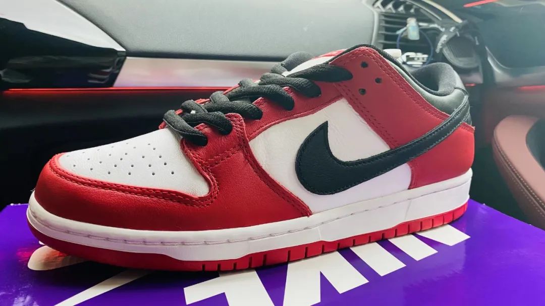 涨见识了!原来很多开宝马的都有一面鞋墙,穿的球鞋不上千就上万