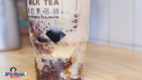 1杯奶茶10种底料25块钱抱着喝！立刻给我上车！（喊破喉咙）