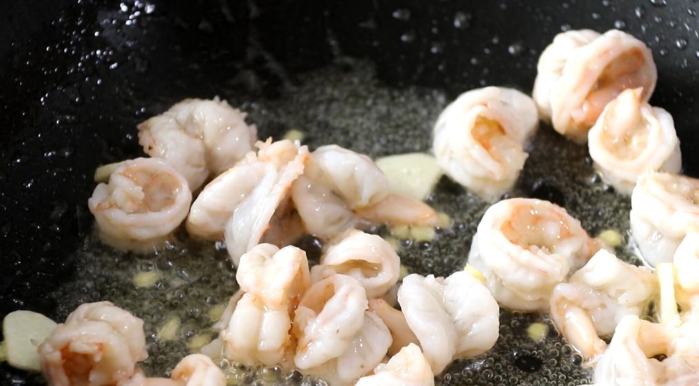 莴笋西葫芦尖椒和虾仁能一起炒,莴笋炒山药虾仁的家常做法视频