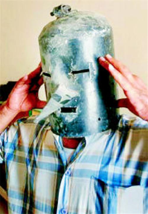 为了出个好成绩,他用皮鞭抽打运动员,最终被一发火箭弹结束性命