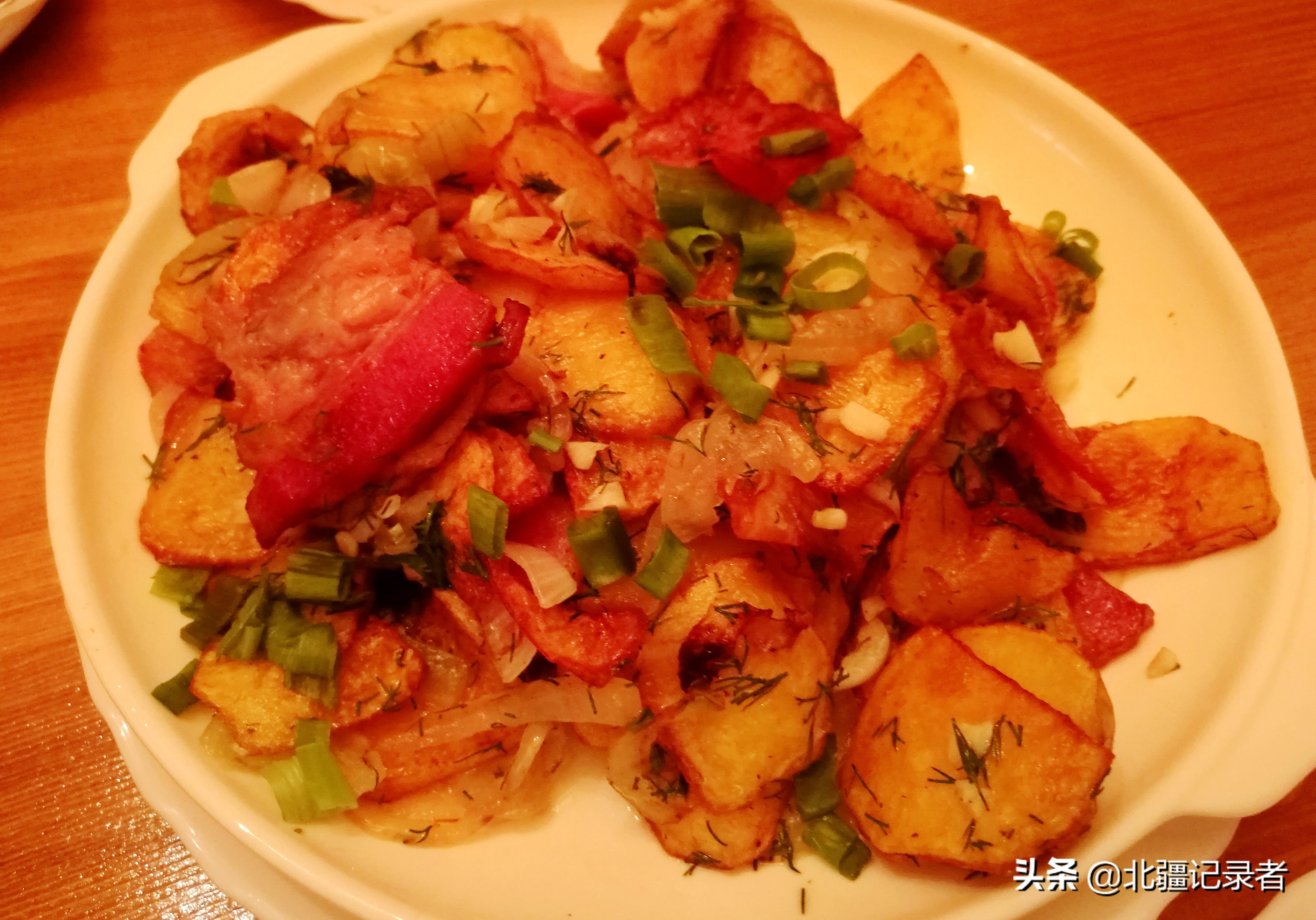 俄罗斯大叔用这些食材招待中国好朋友，中国大叔有话说