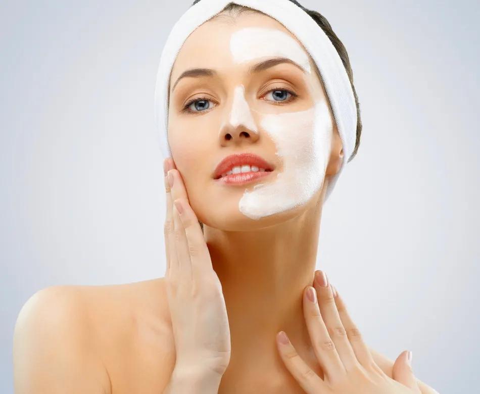 化妆很容易出细纹,长痘痘化妆卡粉斑驳怎么补救