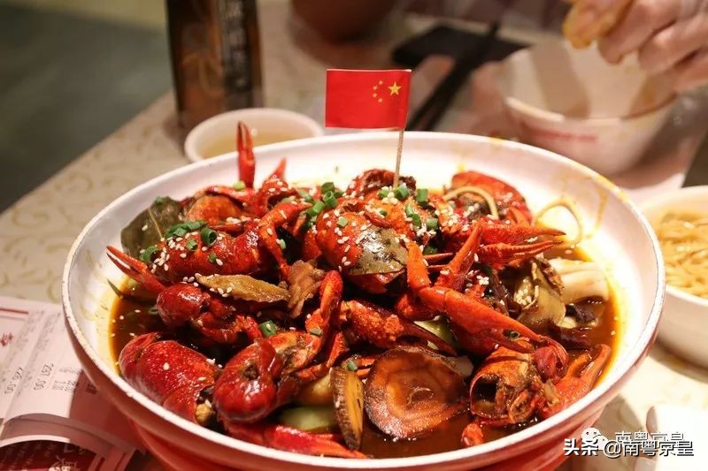 羊城飘逸着最傲娇的色彩——中国红，要的就是这个味儿