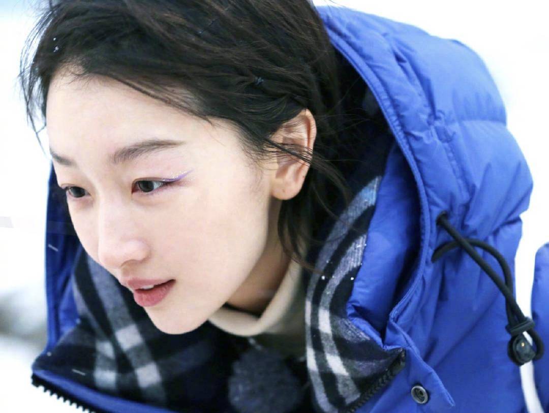 周冬雨赵丽颖时尚芭莎,周冬雨赵丽颖颁奖典礼