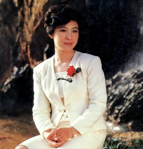 和丈夫携手到老,儿子是她的骄傲,72岁的王馥荔如今过得怎样?