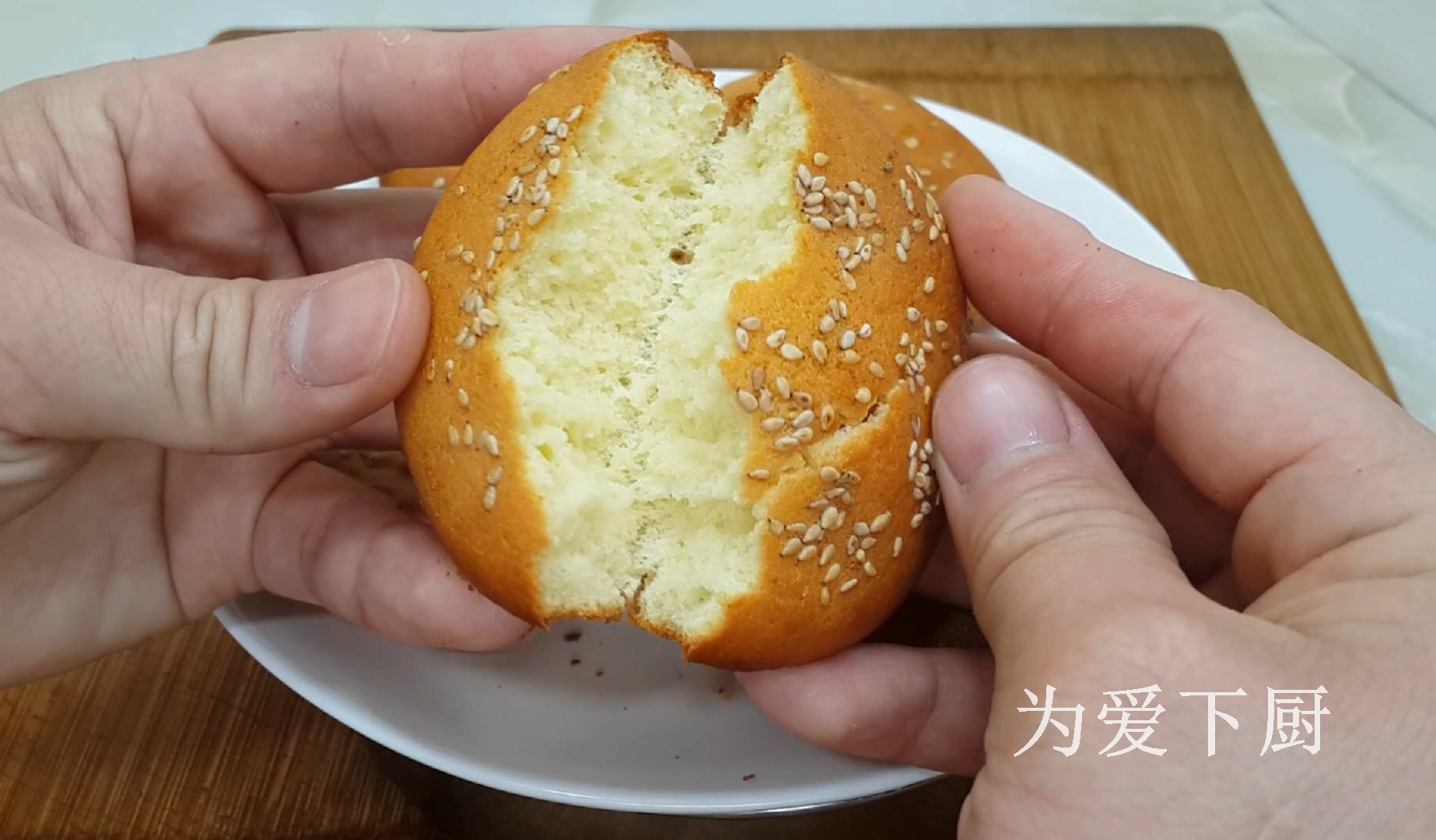 只用牛奶和鸡蛋做蛋糕不用打蛋器,鸡蛋做蛋糕简单不用烤箱