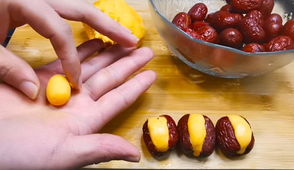 怎样煮鲜枣更甜又好吃,解锁红枣新吃法三蒸三晒软糯香甜