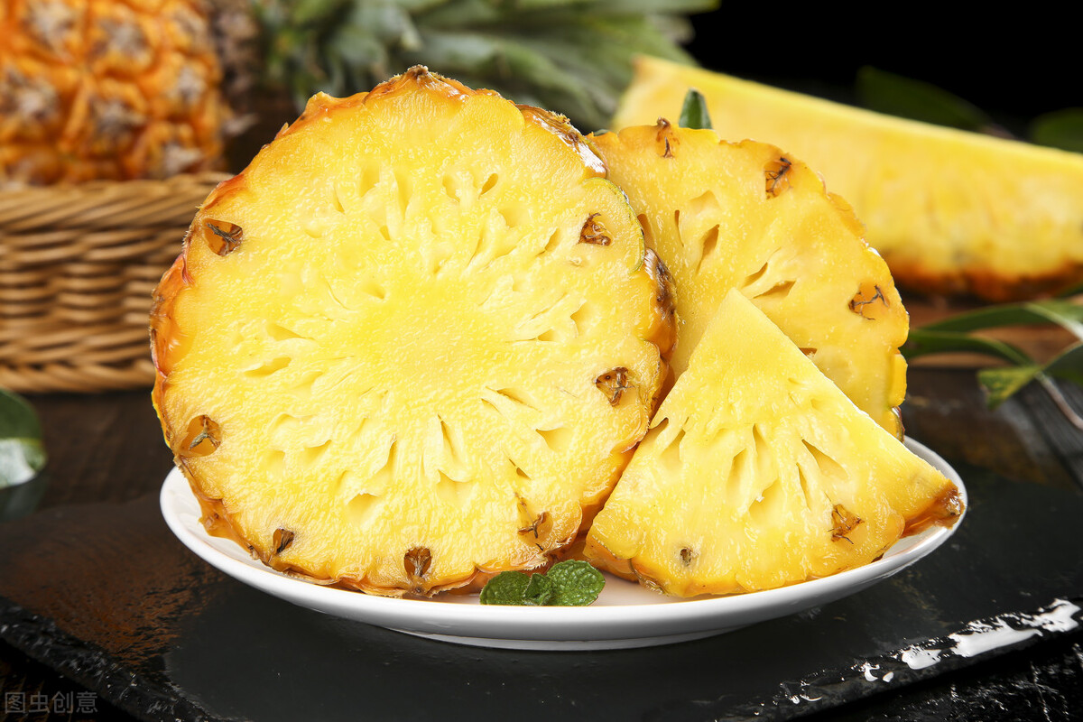 吃菠萝时容易嘴麻，不要泡盐水了，教你正确的方法，又脆又甜