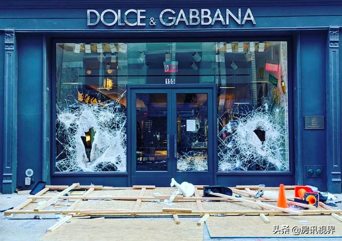 美国留学生打劫奢侈品店,中国留学生趁火打劫奢侈品