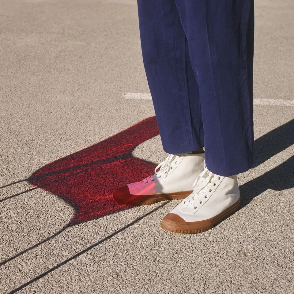 有买鞋焦虑的人看看它，让你的脚趾头也能穿上「极简」和「先锋」