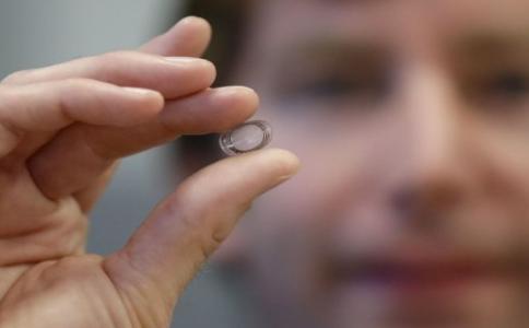 什么牌子的隐形眼镜透气性最好,比较好戴的隐形眼镜品牌推荐