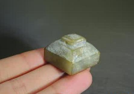 和氏璧和传国玉玺哪个价值高,和氏璧到底是玉璧还是玉玺