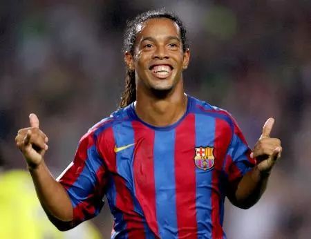 小罗在ac米兰为什么穿80号球衣,巴西国家队小罗球衣