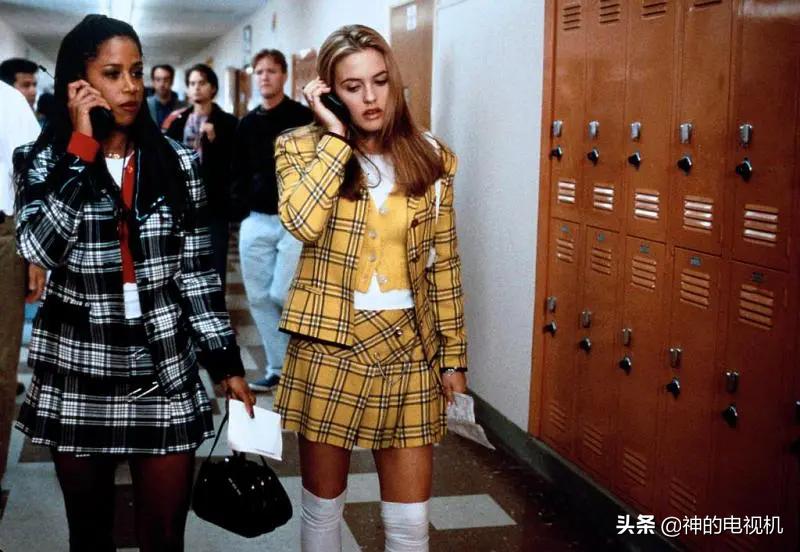 骚气蓬勃的甜味青春，豪门继兄妹的桥段我磕了