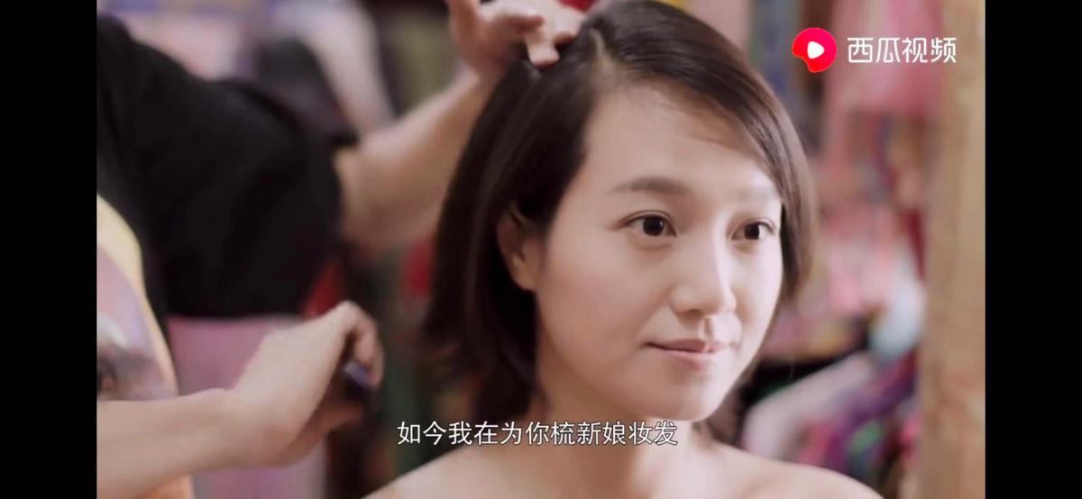 不顾世俗眼光印尼男子坚持男扮女相跳舞数十年