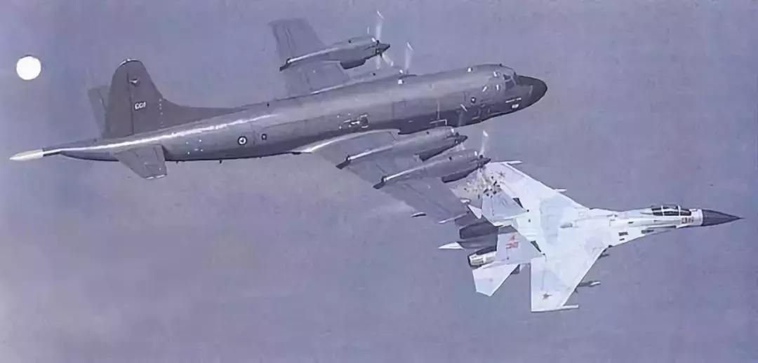 即使机毁人亡,也要找刺激!为何俄飞行员总爱杂耍式飞行选技巧