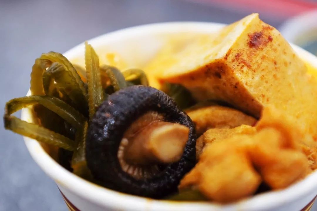 我花了107.5元，在711便利店吃了一份糯米鸡