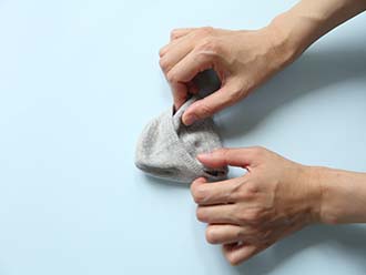 出门怎么收纳脏内衣袜子,每天脱下的袜子怎么收纳