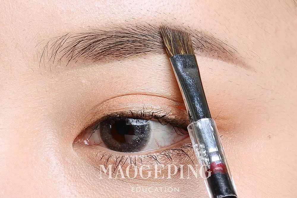 画眉教程自然眉拉丝眉笔 (新手画眉用细眉笔还是眉粉比较好)