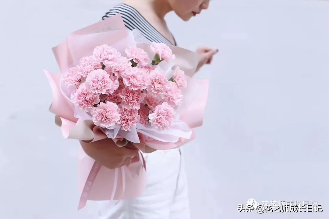 除了康乃馨以外送给妈妈什么花,母亲节送妈妈一束康乃馨