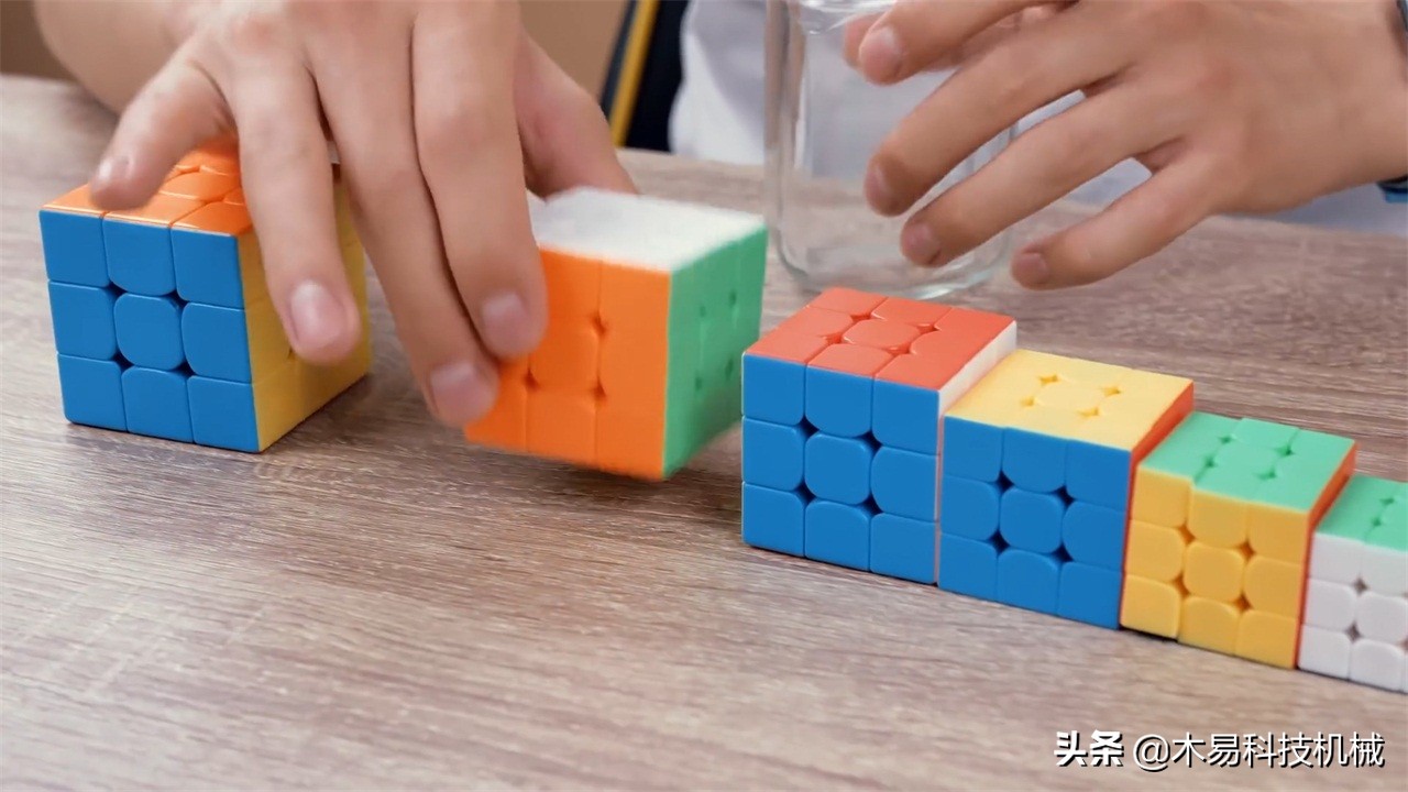 比瓶子大的魔方怎么装进去,比瓶口大的魔方