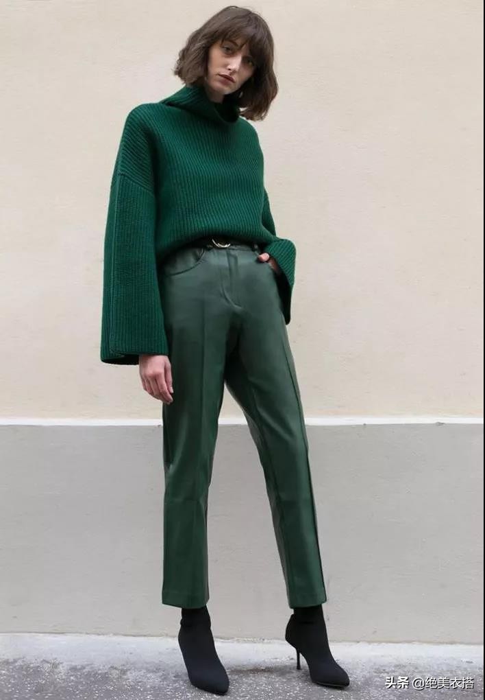 毛衣怎么穿不显土毛衣的时尚穿搭 (毛衣怎么穿才好看这样搭配最时髦)