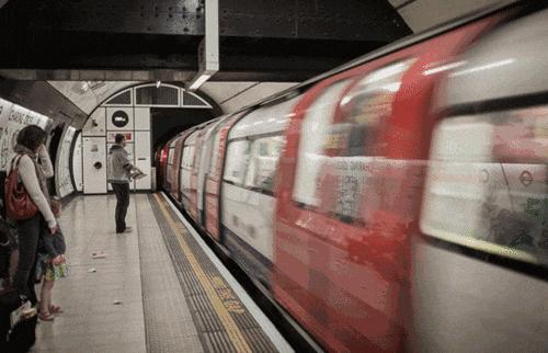 把中间的门店租下来取什么名字好,租下门面不知道取什么名字