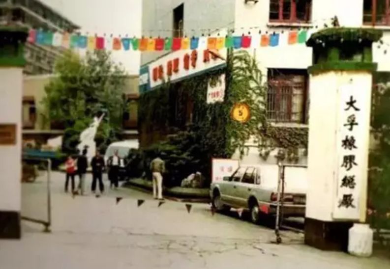 中国地摊现状如何,中国地摊鞋成了国际大牌