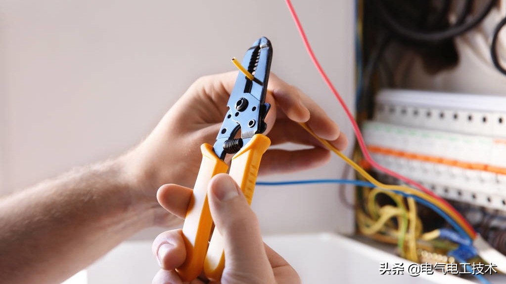 一顿操作猛如虎一看工资才2500,一顿操作猛如虎工资却是2500