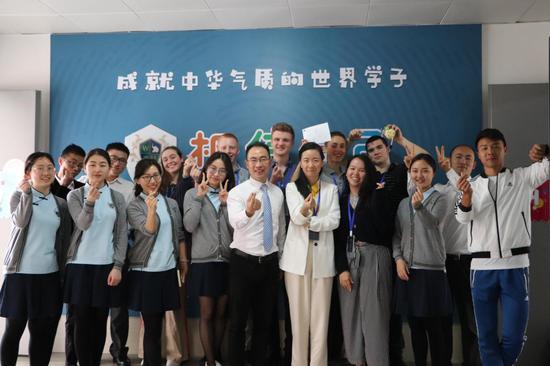 当“英伦范”遇上“川味儿”看成都万汇学校如何待客