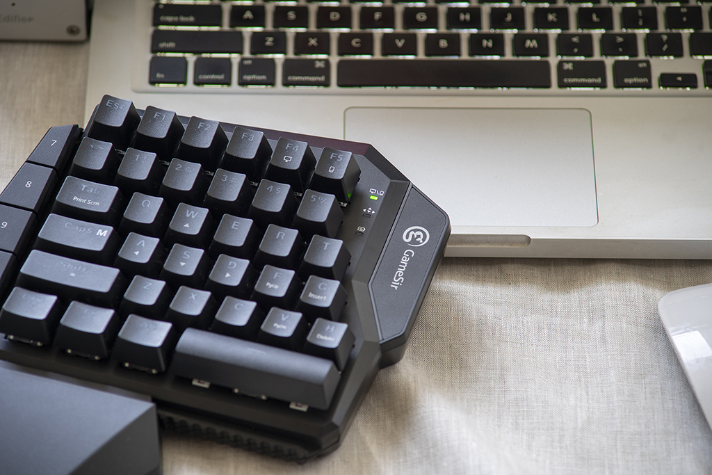 吃鸡神器键盘压枪测评,吃鸡神器测评键盘加手柄