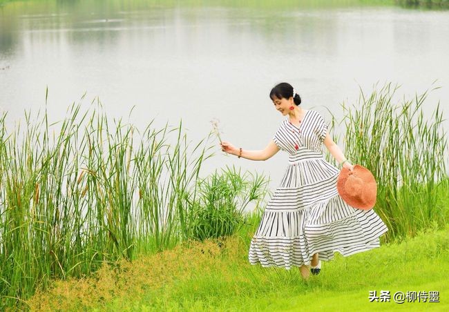 适合中老年女性拍照姿势,中老年摄影入门轻松拍出好照片