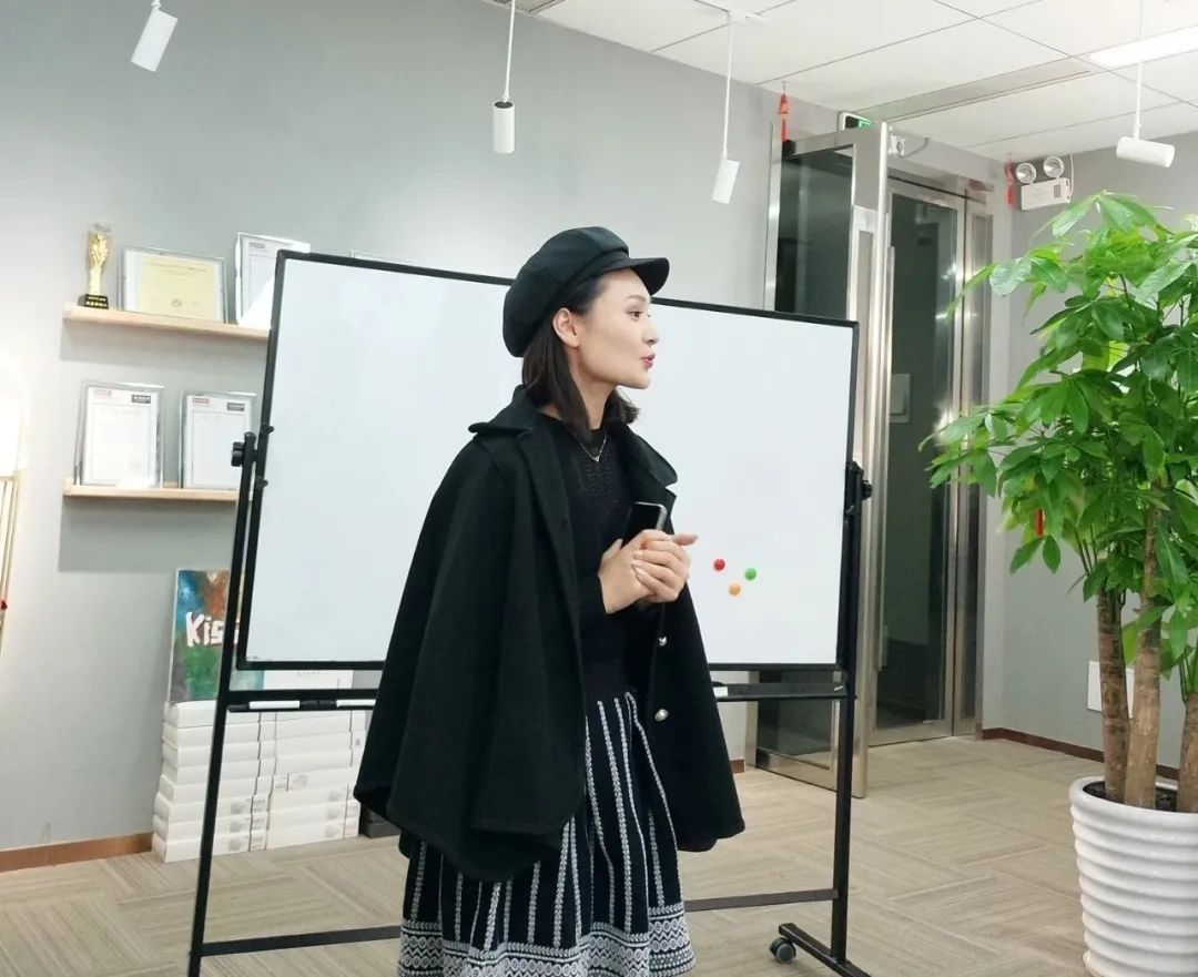 在朋友圈以外，微商是如何工作的？我采访了收入百万的她