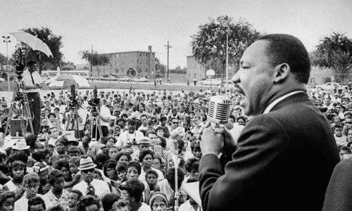 看看黑人吧！美国的平等自由都是谎言