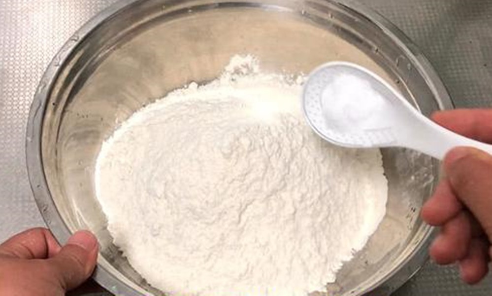 做手擀面里面需要加鸡蛋吗,手擀面面条怎么煮才筋道不粘连