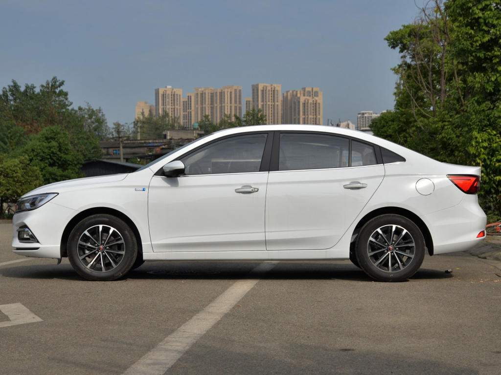 这三款车值得一看空间大油耗低,这3款车价格实惠但百分百是好车