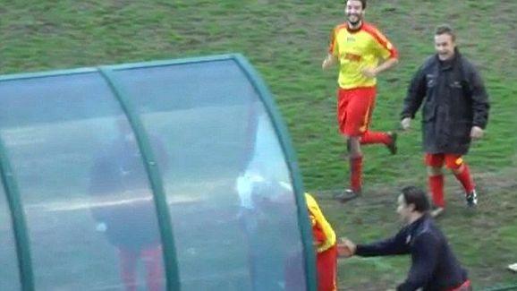 足坛奇葩怪事全集,足球场上最荒唐的进球