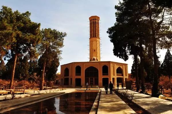 不是在做梦，伊朗人的庭院就是天堂！