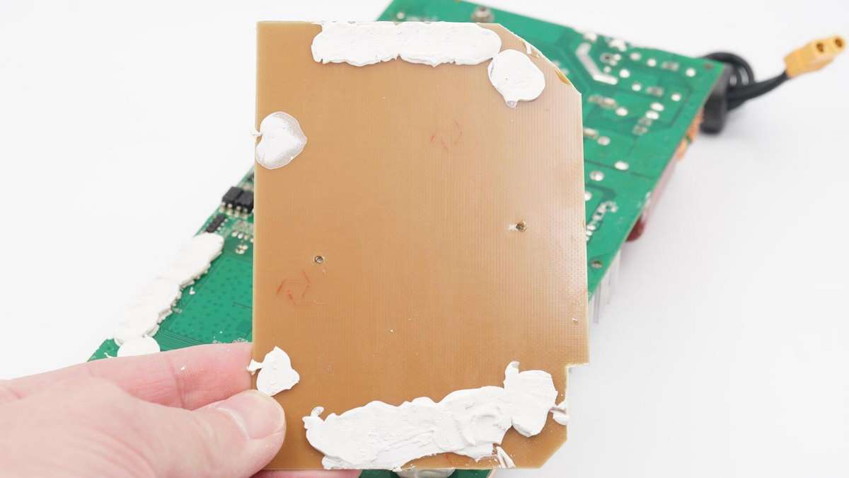 公牛便携式电源拆解,公牛1800w户外电源拆解