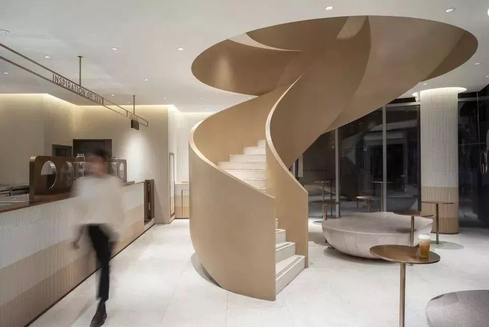 服装人要哭了！年利润4亿、估值90亿的喜茶竟然跨界服装行业？