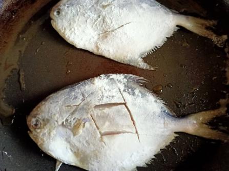 炖鱼应少放或不放,炖鱼时别再放料酒