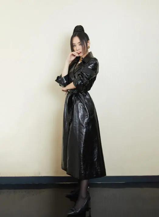 谁说丝袜不能配凉鞋,谁说丝袜一定要配高跟