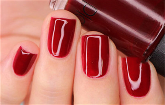 涂指甲油前需要打磨指甲表面吗,指甲尖边缘一圈白色指甲油怎么涂