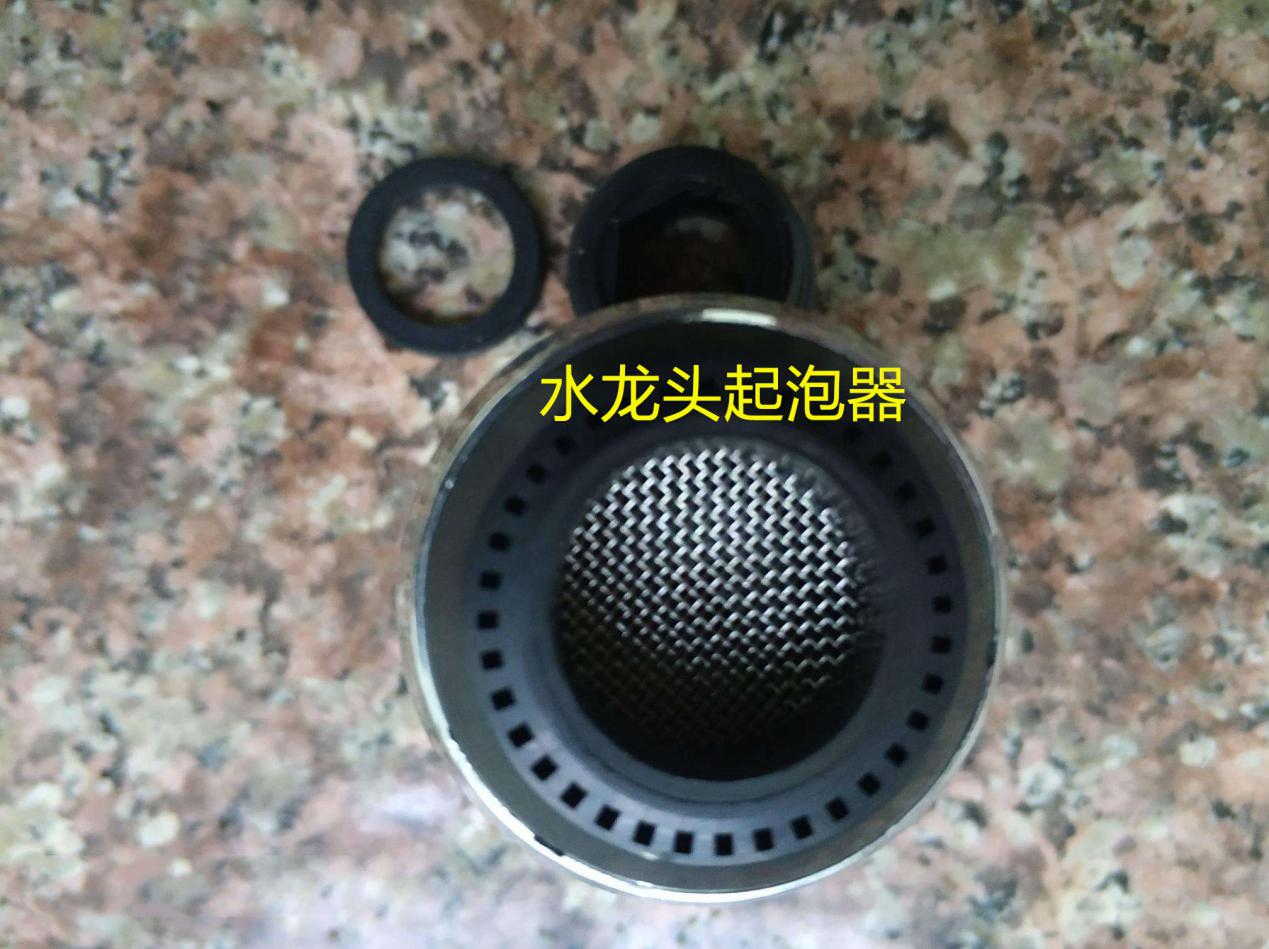 厨房水龙头底座与台面接触面漏水,厨房水龙头溅水到台面上