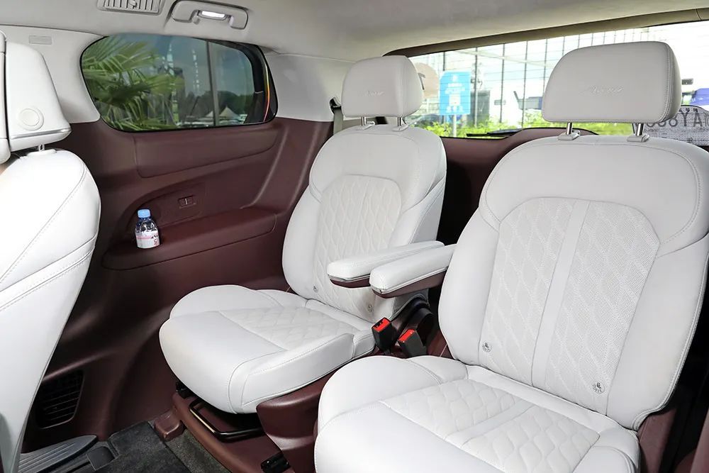 2022款别克gl8艾维亚礼贤版,别克2022款gl8艾维亚四座试驾