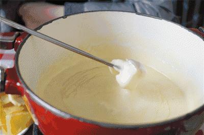 宝宝多大可以喝纯牛奶奶酪,宝宝多大可以吃奶酪酸奶